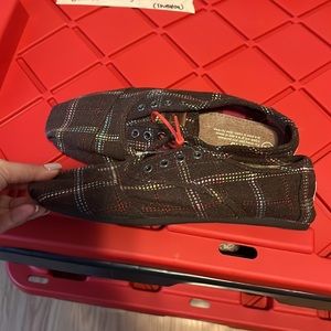 TOMS slip on